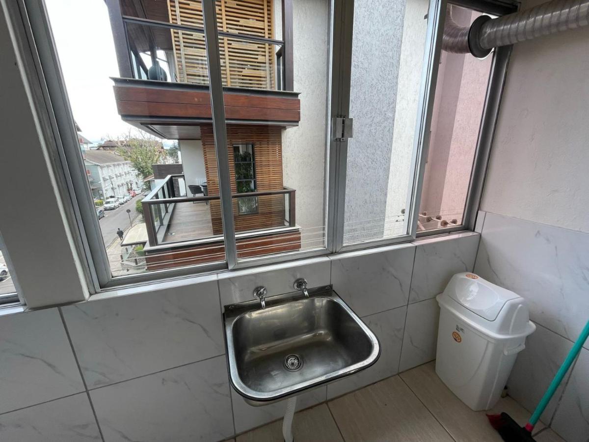 Apartamento Para 9 Pessoas - Blumenhaus 201 - Uma Quadra Da Rua Coberta! Gramado Bagian luar foto
